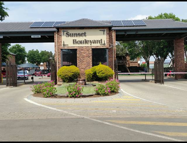 2 BEDROOM SECTIONAL TITLE FOR SALE IN SONNEVELD